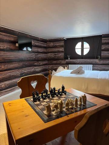 Gîte pour 2 personnes, avec piscine et jardin ainsi que terrasse et jacuzzi dans Parc Naturel Régional du Pilat