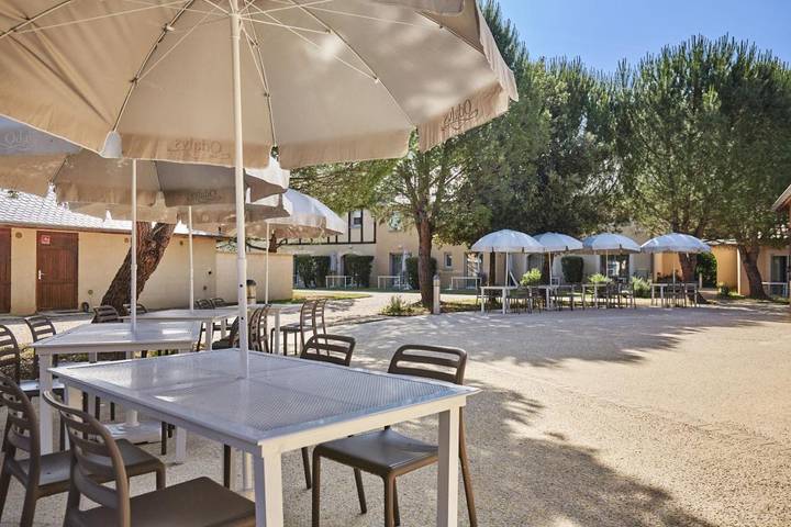 Parc de vacances pour 4 personnes, avec piscine en Dordogne - 2