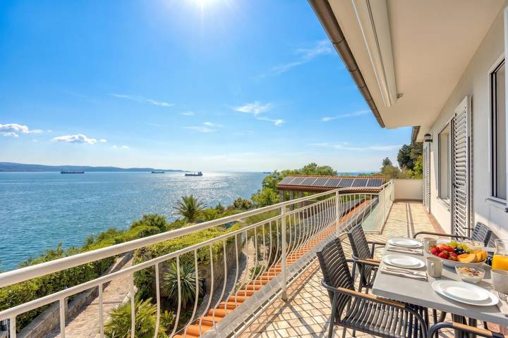 Ganze Wohnung, Pool Apartment Debeli Rtič 3 in Koper, Slowenische Riviera
