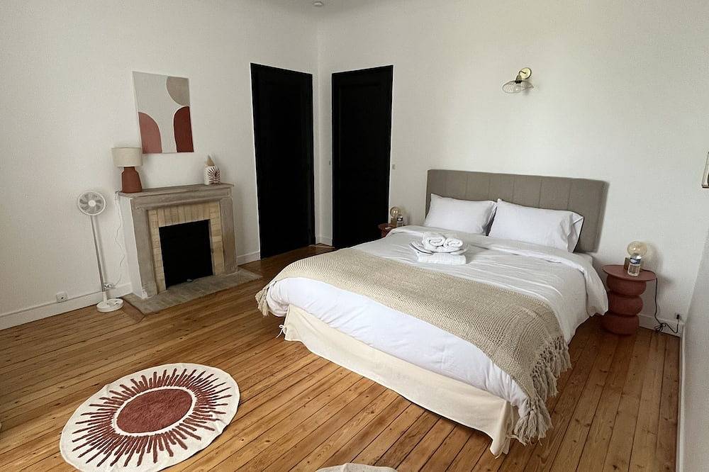 Manoir Spa sauna et piscine chauffée à 20 min de Disney in Montceaux-lès-Meaux, Seine-et-Marne