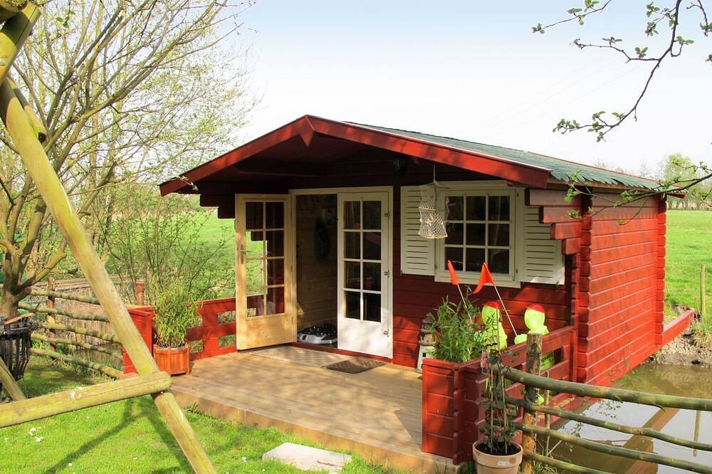 Ganze Wohnung, Herrliche Wohnung für 6 Leute mit  W-Lan, Tv, Innenhof, Haustiere erlaubt und Parkplatz in Oberndorf-Oste, Landkreis Cuxhaven