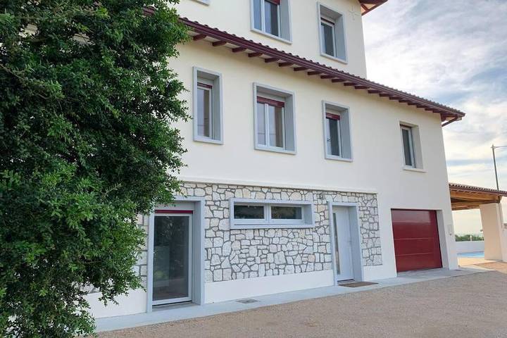Location de vacances pour 12 personnes, avec vue ainsi que piscine et jardin à Giroussens - 4