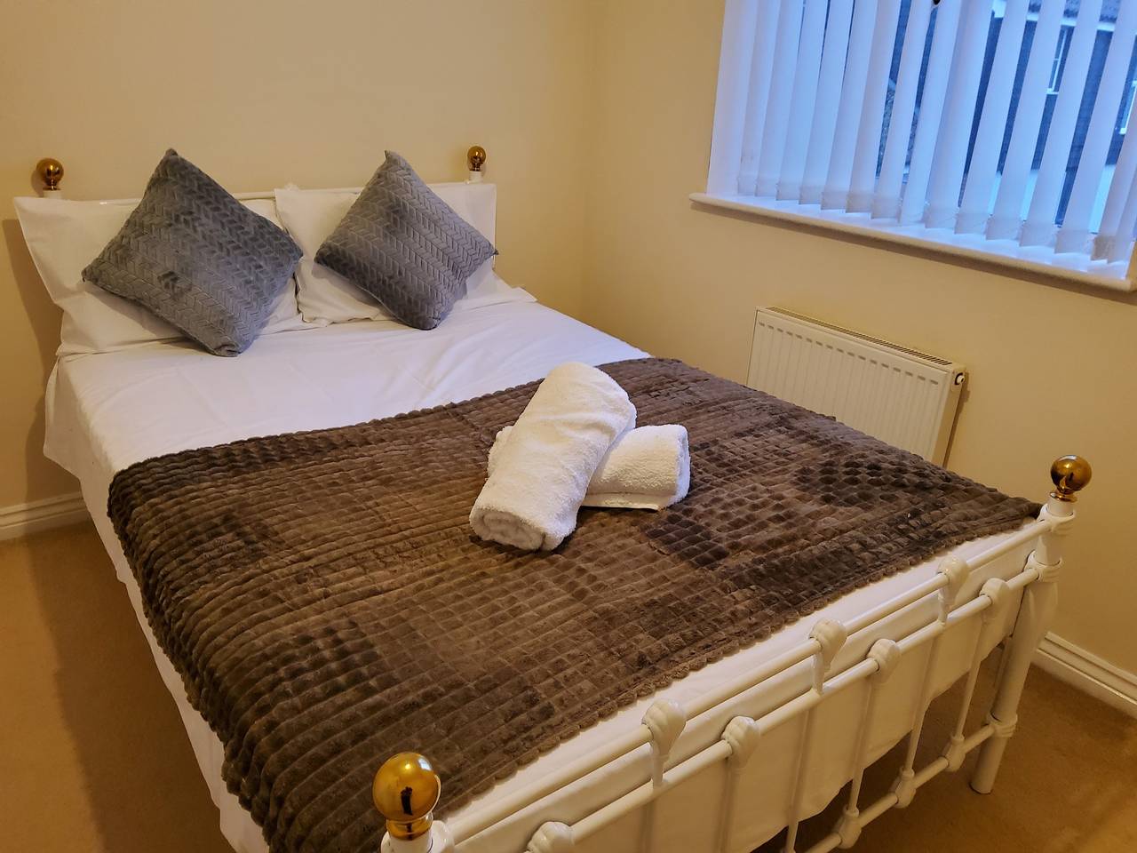 8 Guests - 4 Bedrooms - Parking - Garden in Costessey, Norfolk