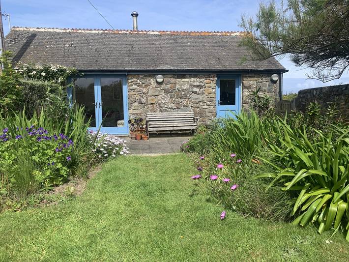 Cottage for 2 people, with garden, with pets in St Agnes