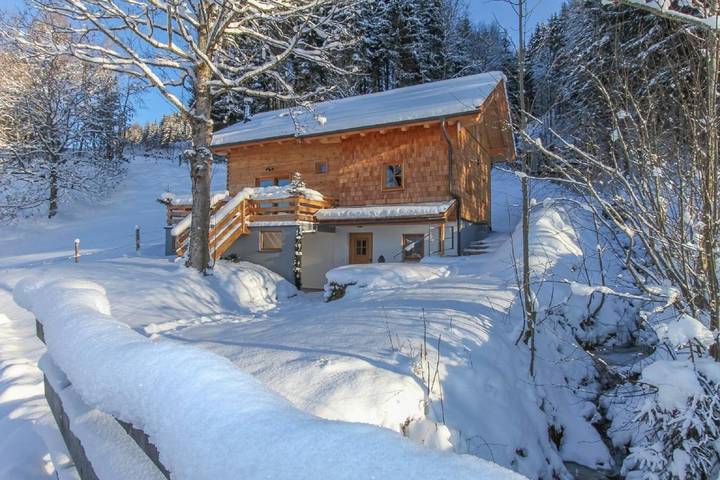Chalet für 5 Personen, mit Balkon und Terrasse sowie Garten und Pool in Saalfelden am Steinernen Meer
