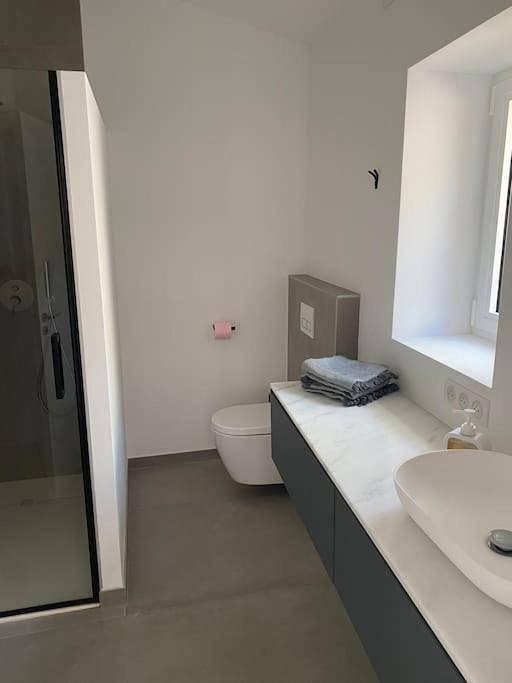 Location de vacances pour 10 personnes, avec piscine et balcon ainsi que vue et jardin à Murs - 4