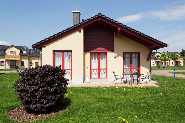 Ferienhaus für 4 Personen, mit Terrasse und Pool sowie Sauna in Sächsisches Burgen- und Heideland