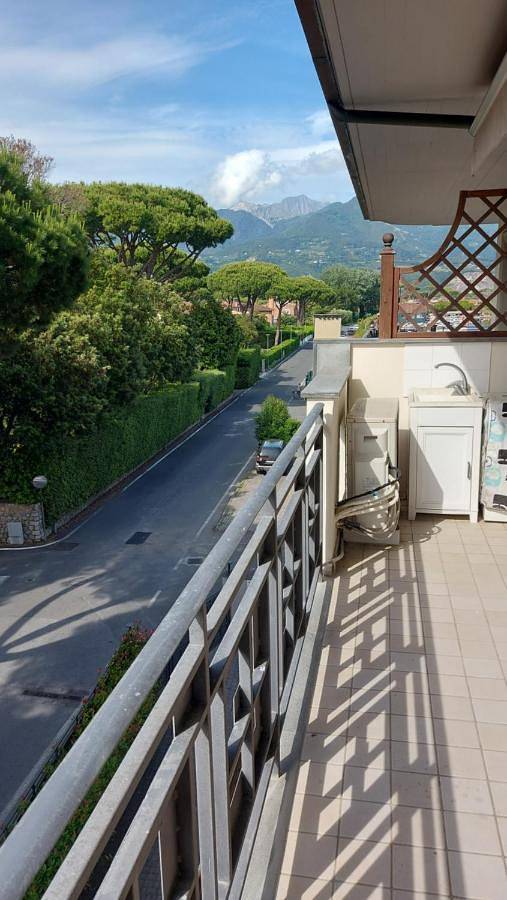 Penthouse Apartment in Cinquale, Montignoso