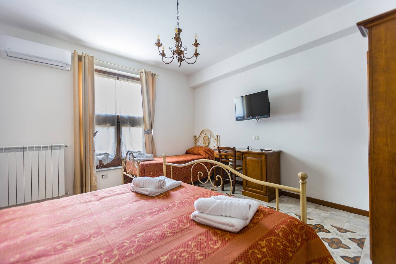 Camera 'Arcaloro Resort Rooms Volpe' con vista mare, Wi-Fi e aria condizionata in Sant'Angelo di Brolo, Provincia di Messina