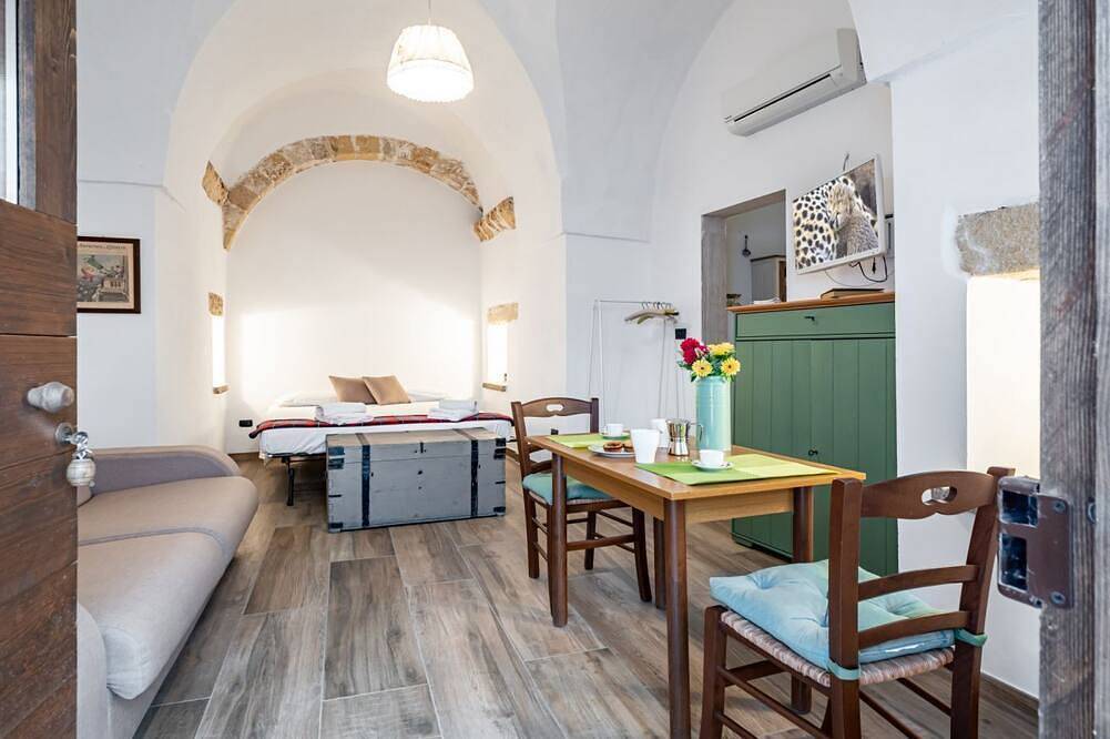 Guesthost - Palazzo Rolli - The Room of the Barrels in Galatone, Golf von Tarent
