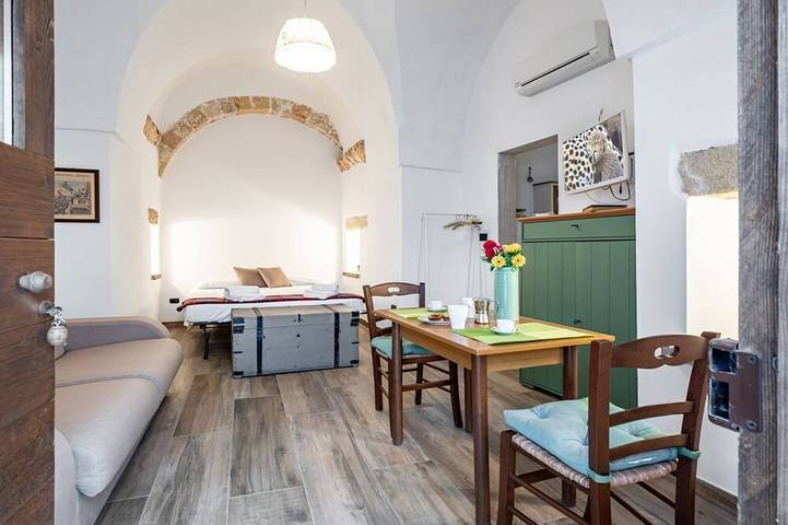 GuestHost - Palazzo Rolli - The Room of the Barrels in Galatone, Golfe de Tarente