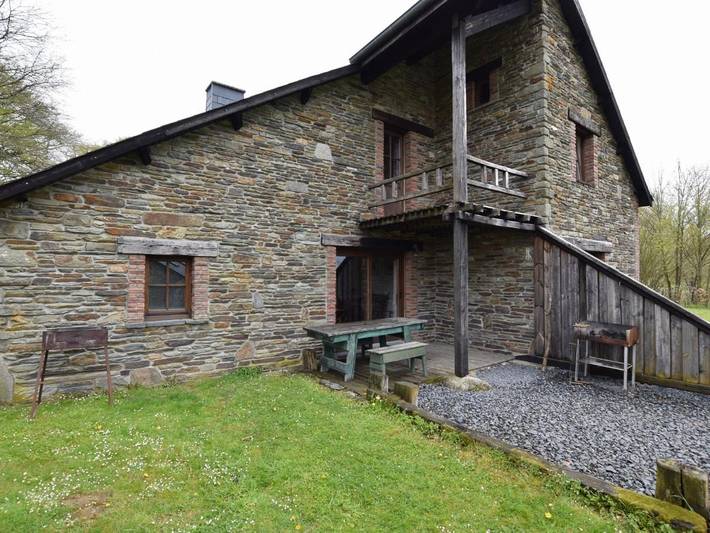 Location de vacances pour 4 personnes, avec balcon et jardin dans Nadrin