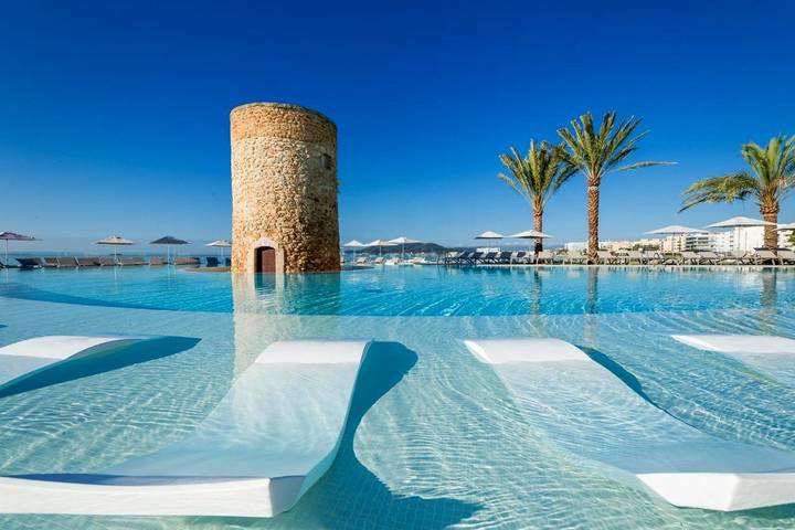 Hotel für 3 Personen, mit Balkon und Whirlpool sowie Terrasse und Garten am Playa d'en Bossa - 2