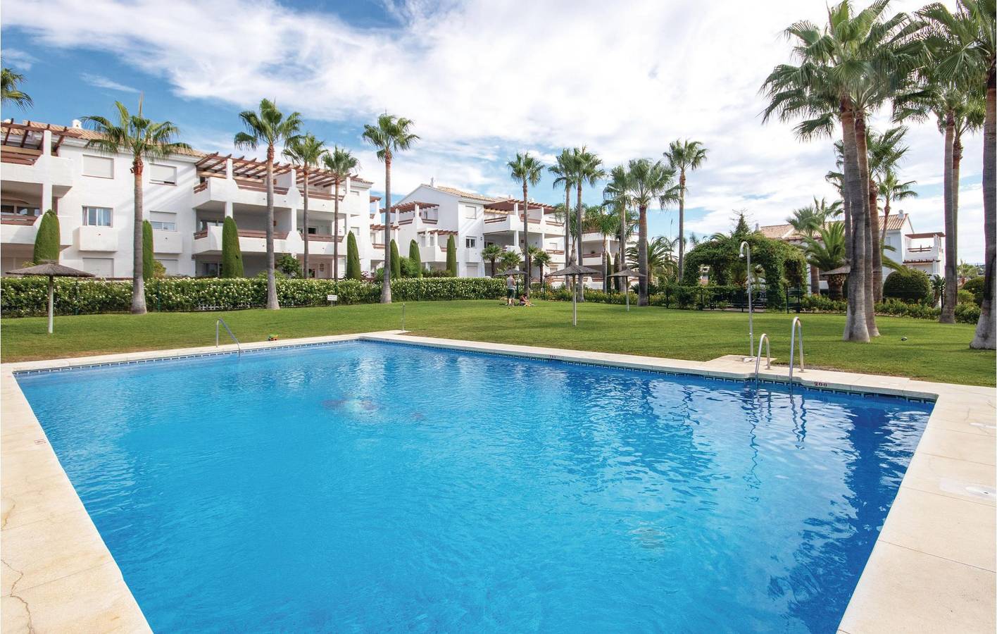 Hel ferielejlighed, Ferielejlighed for 4 personer med pool in La Resina, Estepona