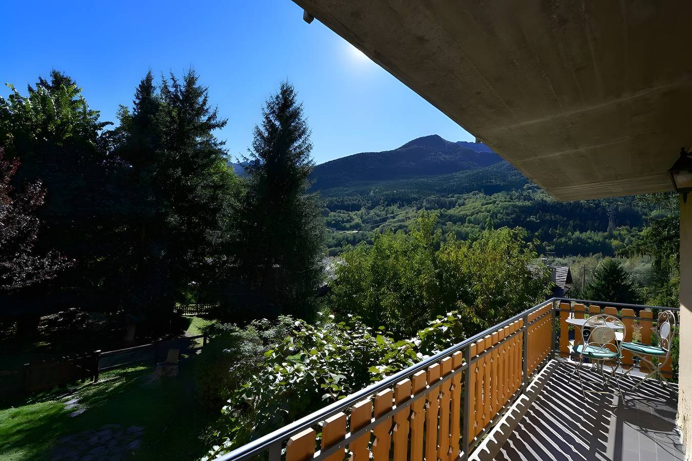 Appartamento intero, Appartamento 'Wanda' con vista sulle montagne e balcone in Chez Borgné, Comune di La Salle