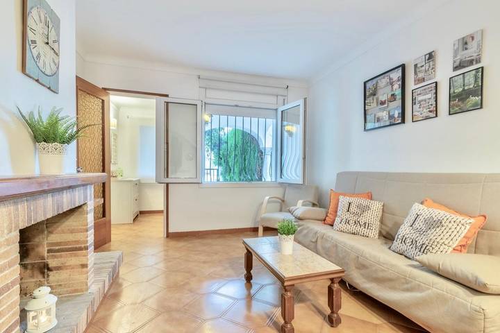 Casa rural para 5 personas, con terraza además de vistas y jardín en Alt Empordà - 4