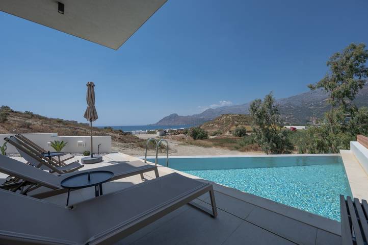 Ferienhaus für 5 Personen, mit Meerblick und Balkon sowie Terrasse und Pool