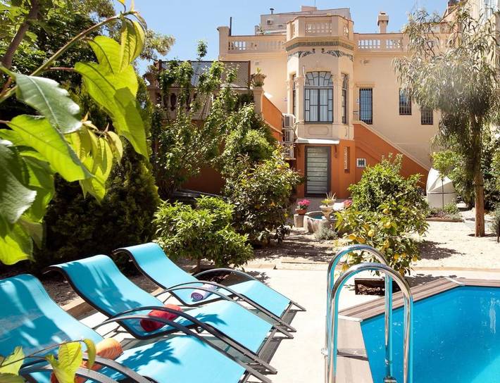 Chalet para 7 personas, con Terraza además de Jardín y Piscina en Barcelona
