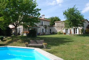 Gîte pour 7 personnes, avec jardin et terrasse à Lusignac