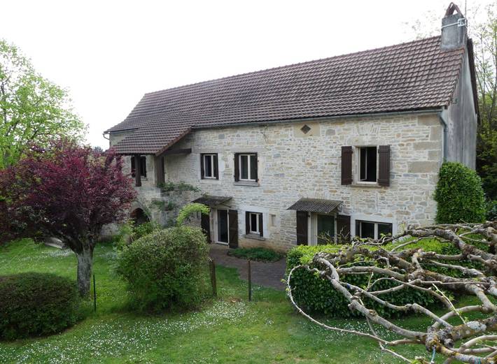 Gîte pour 10 personnes, avec jardin et piscine, animaux acceptés