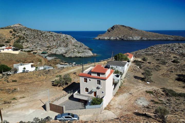 Location de vacances pour 8 personnes, avec piscine ainsi que vue et jardin, adapté aux familles dans Matala