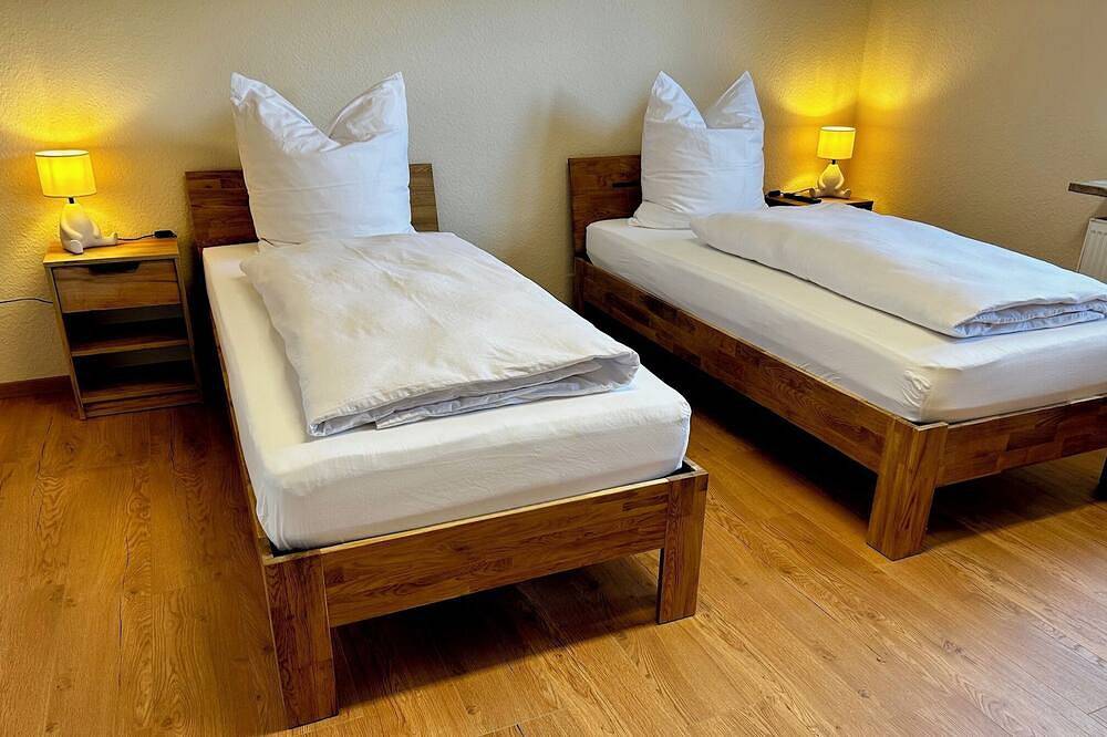 Ganze Wohnung, Ruhig und naturnah gelegene Ferienwohnung - Rotkäppchen mit 3 Schlafzimmern in Alheim, Hessisches Bergland