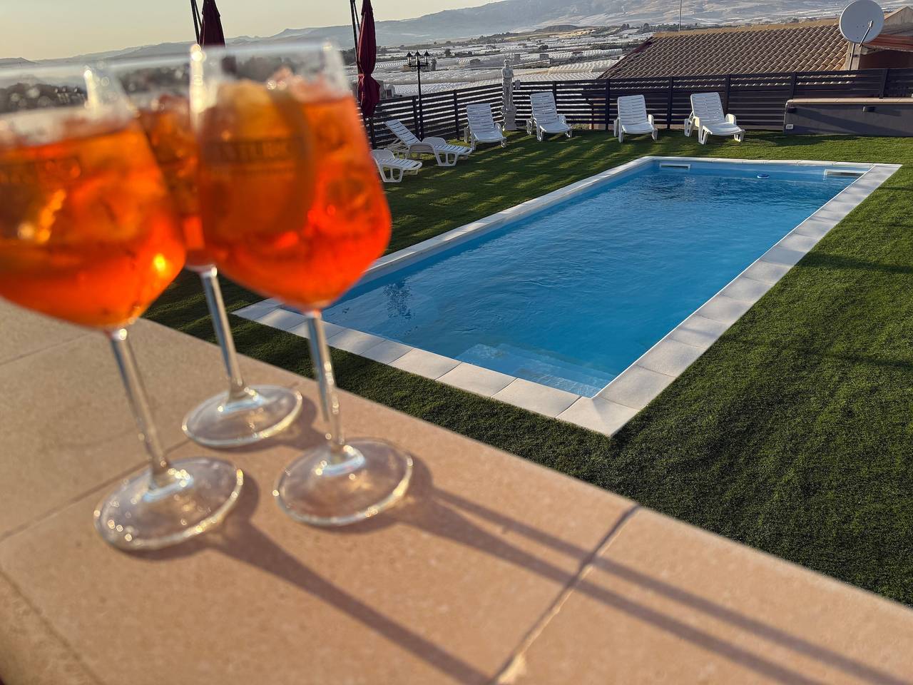 Apartamento entero, Villa "Nicolai - Primo Piano" con vistas a la montaña, piscina compartida y terraza privada in Provincia de Agrigento