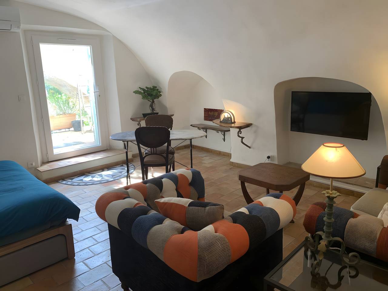Apartamento entero, Apartamento 'Gîte De Charme' con vistas a la montaña, Wi-Fi y aire acondicionado in Méounes-lès-Montrieux, Región Brignoles