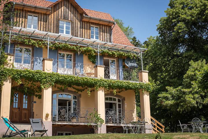Location de vacances pour 15 personnes, avec Balcon ainsi que Terrasse et Jardin à Le Hohwald