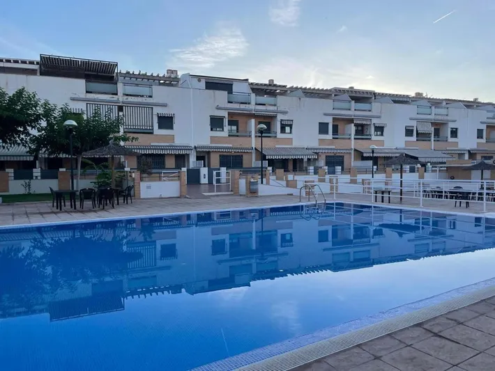 Casa de vacaciones para 6 personas, con piscina además de vistas y jardín - 1