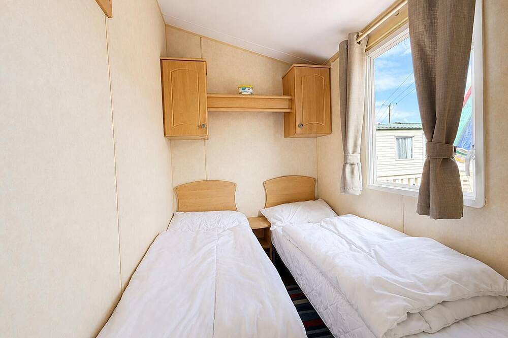 Wonderful 6 berth caravan in Norfolk at Heacham Beach, in Heacham, Norfolk Coast