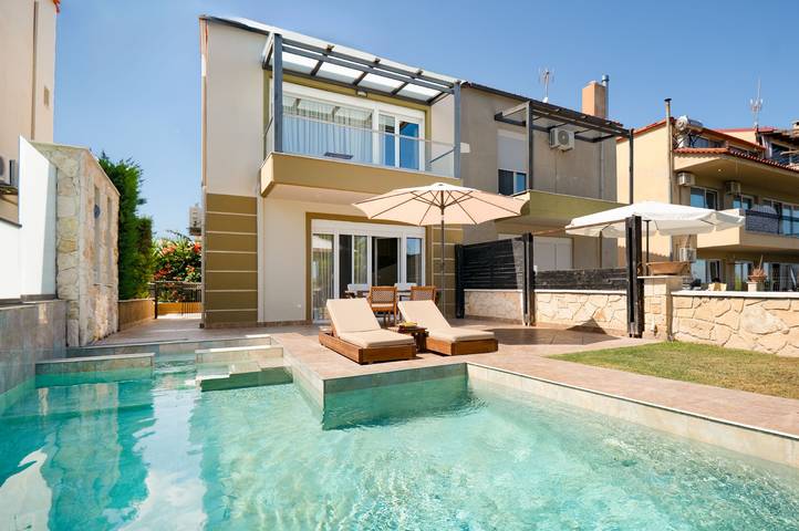 Bungalow für 3 Personen, mit Balkon und Whirlpool sowie Terrasse und Garten in Chalkidiki