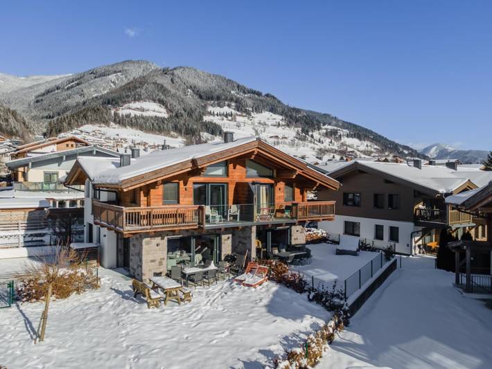 Ferienhaus für 12 Personen, mit Balkon und Terrasse sowie Garten und Sauna in Piesendorf