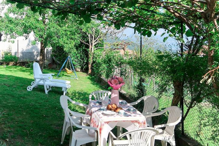 Ferienwohnung für 6 Personen, mit Terrasse und Garten