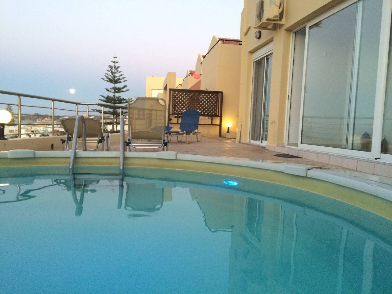 Appartamento intero, Sehr geräumiges Apartment mit eigenem Pool und Whirlpool in Kato Stalos, Agia Marina