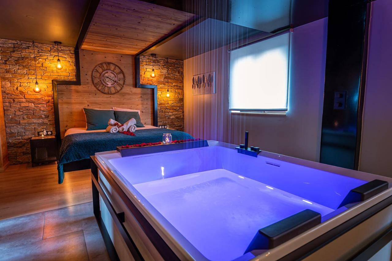 Appartement entier, Love industrie & spa - Suite Romantique en Alsace - Spa privatif et garage in Bischoffsheim, Bas-Rhin Alsace