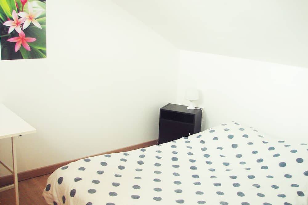 House with heated swimming pool 3 km from the beach in Pleumeur-Bodou, Pink Granite Coast