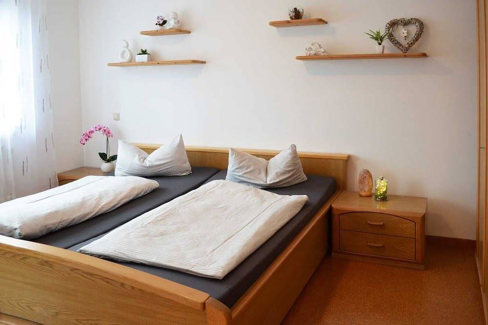 Ganze Wohnung, Gemütliche Ferienwohnung (50 qm) für bis zu drei Personen mit Südbalkon in Ebern, Landkreis Haßberge