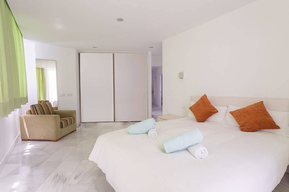 Entire apartment, Amarila Golf Villas - Unit 3 - lovely 2 bed with stunning views, air con & wi-fi in Las Adelfas, Amarilla Golf