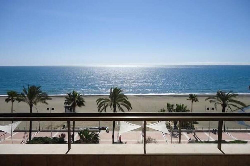 Ganze Wohnung, Apartment mit herrlichem Meerblick und Blick auf den Felsen von 🇬🇮Gibraltar in Playa de la Rada, Estepona