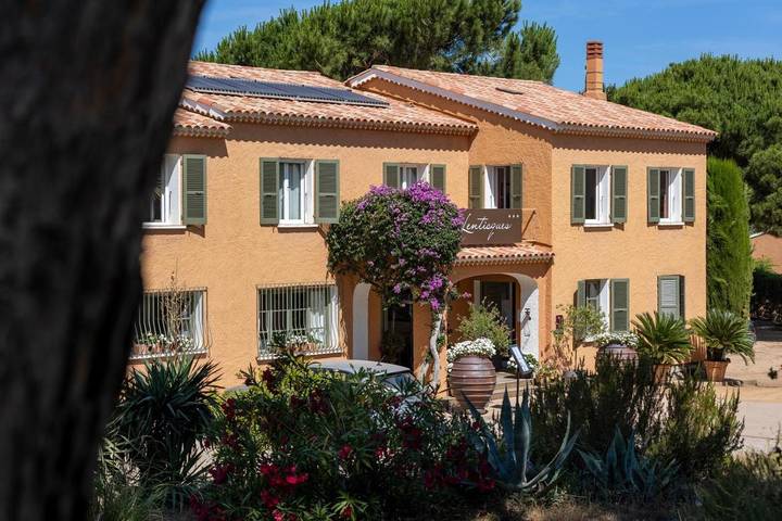 Hôtel pour 6 personnes, avec piscine et jardin dans Plage du Péro - 3
