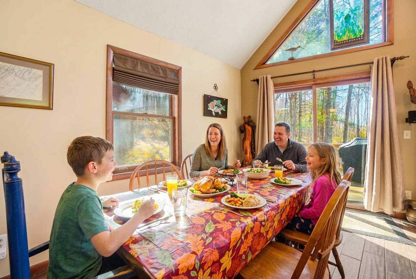 Family-Friendly Home w  Hot Tub     Fire Pit    Games in Deep Creek Lake