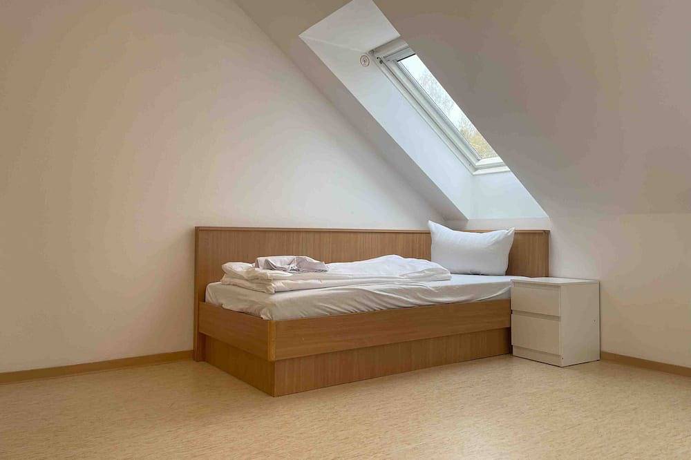 Ganze Wohnung, (Sta1079) Moderne Monteurwohnung mit Balkon in Stamsried, Ostbayern