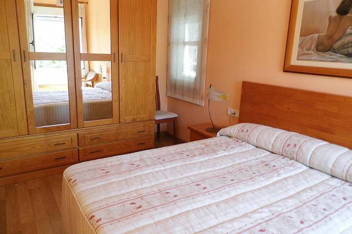 Villa frente al mar con jardín y patio privados y parking gratis en la calle. in Moaña, Rias Baixas