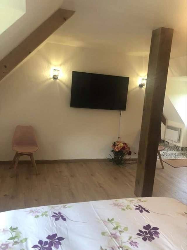 Location de vacances pour 2 personnes, avec vue ainsi que jardin et terrasse à Saint-Étienne-la-Thillaye - 3