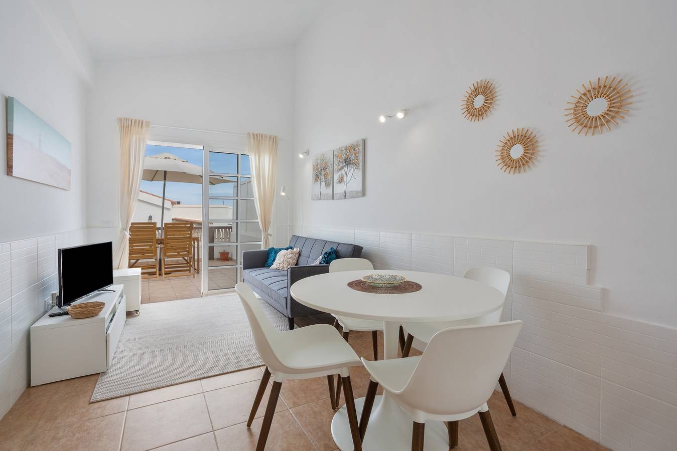 Entire apartment, Vacation 'Calida Vivienda Accesible' with Shared Pool, Private Terrace and Wi-Fi in Caleta de Fuste, Antigua