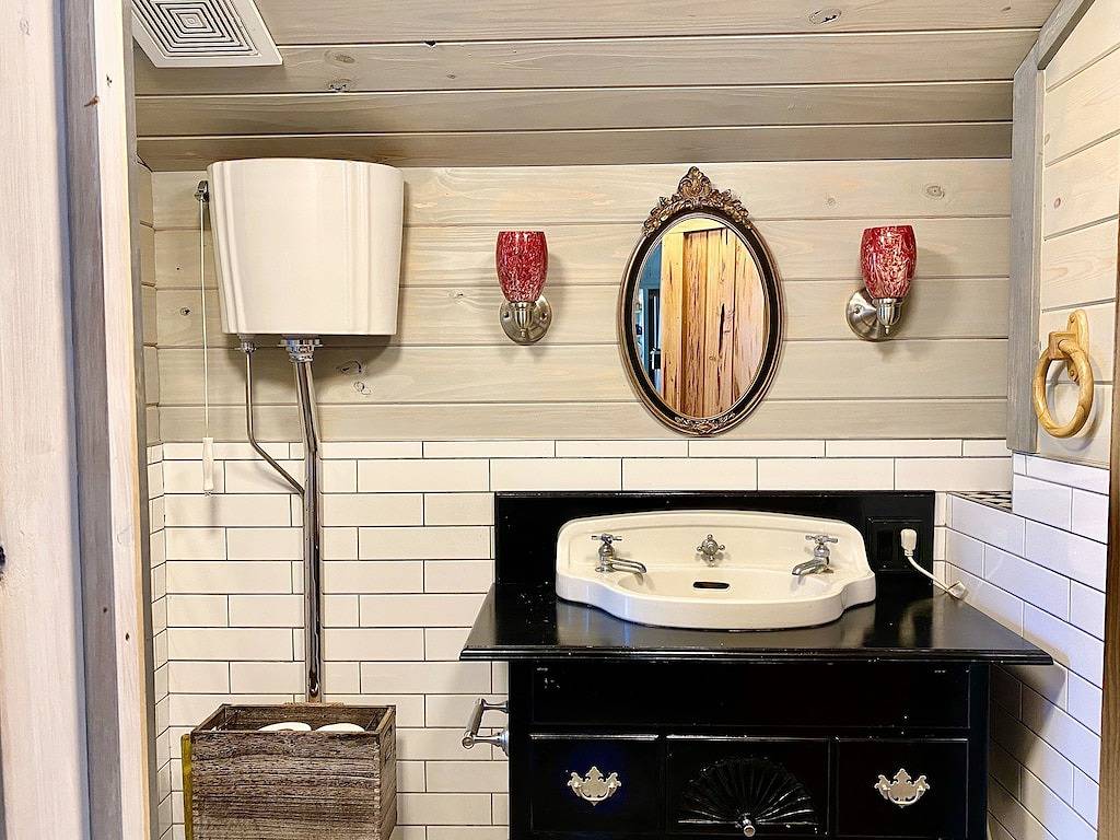 Quaint rustic cabin, newly remodeled! in Hendry County