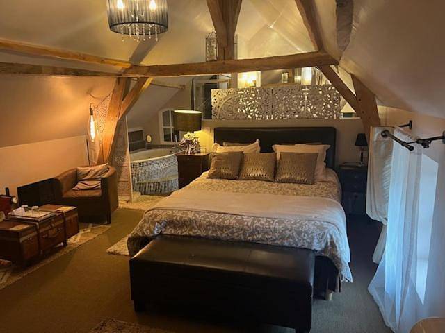 Maison d’hôte pour 2 personnes, avec Terrasse et Jacuzzi ainsi que Jardin et Piscine dans Loiret