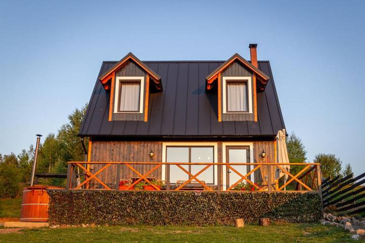Gîte pour 5 personnes, avec piscine et terrasse ainsi que jardin et vue, animaux acceptés dans Cluj-Napoca