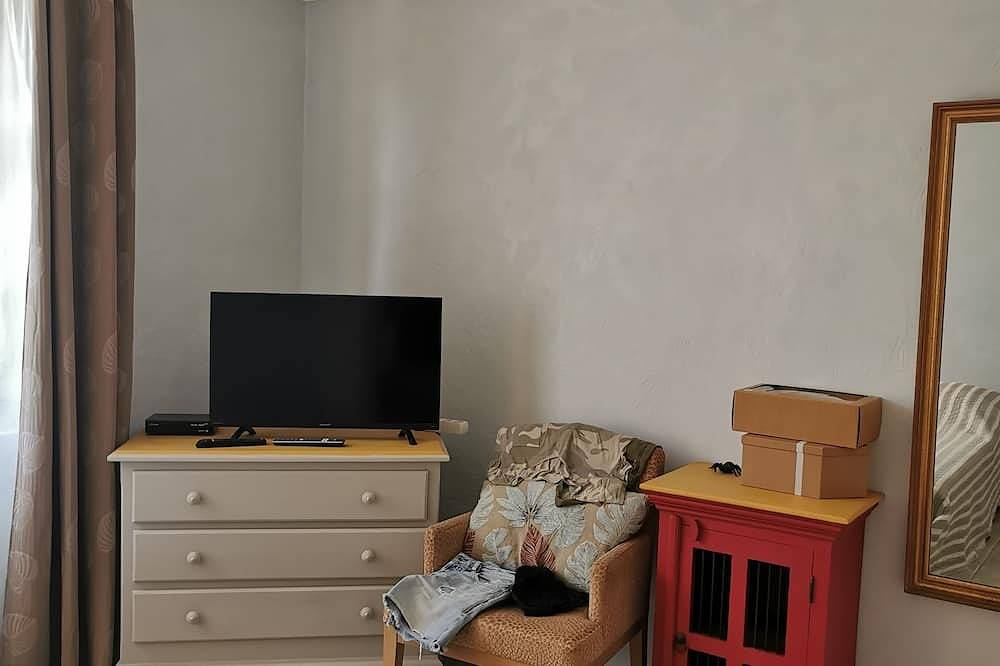 Villa con terrazas y piscina vista panorámica. Cerca de campos de golf y playa, a 1 km del pueblo in Valbonne, Region de Cannes